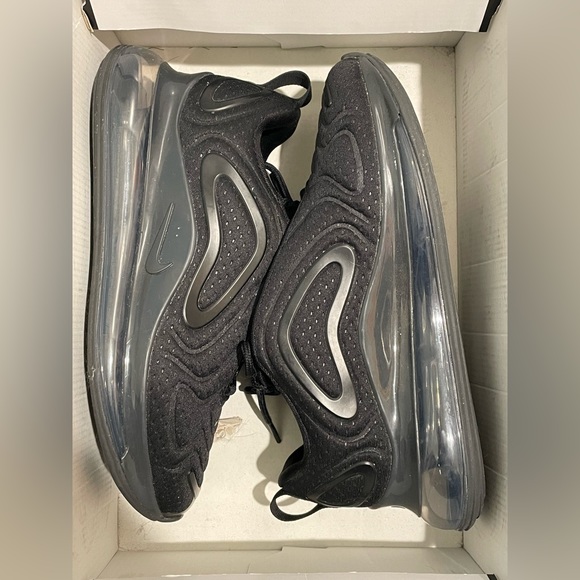 NIKE AIRMAX BLACK WORN- GREAT CONDITION - Picture 1 of 3